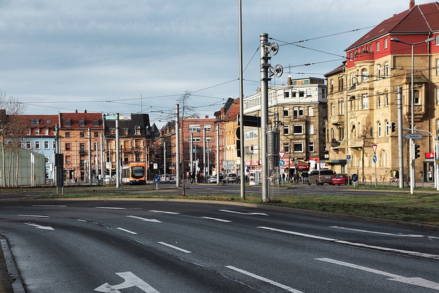 Ücretsiz indir bina karayolu trafiği tramvayı şehir merkezindeki ücretsiz resim GIMP ücretsiz çevrimiçi resim düzenleyici ile düzenlenecektir