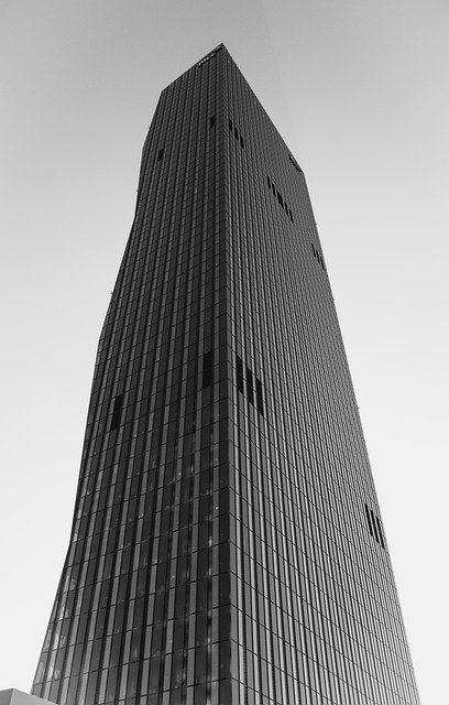 Bezpłatne pobieranie bezpłatnego obrazu budynku wieżowca do edycji za pomocą bezpłatnego internetowego edytora obrazów GIMP