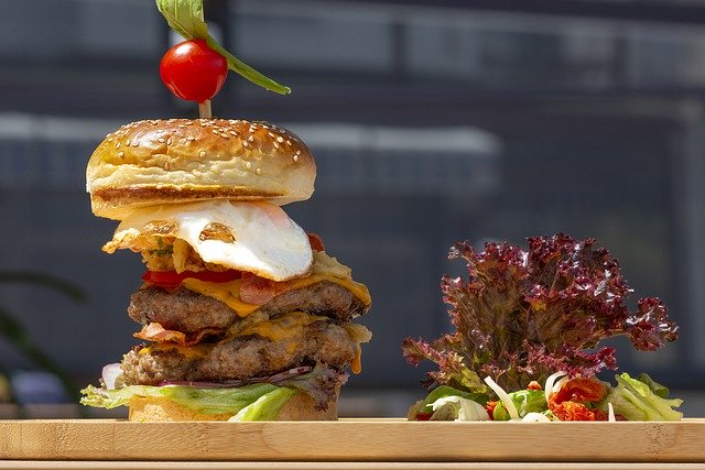 Бесплатно скачать бургер еда закуска фаст фуд бесплатная картинка для редактирования с помощью бесплатного онлайн-редактора изображений GIMP