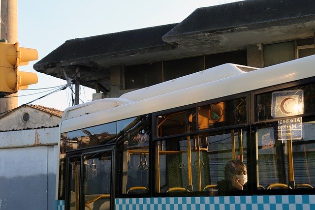 무료 다운로드 버스 여자 창 사람 도시 무료 사진은 김프 무료 온라인 이미지 편집기로 편집할 수 있습니다.