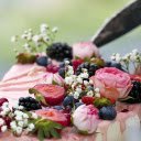 Cake and fresh flowers  screen for extension Chrome web store in OffiDocs Chromium