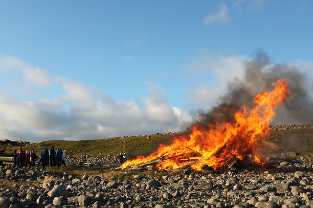 הורדה חינם campfire his st s day folk תמונה חופשית לעריכה עם עורך תמונות מקוון בחינם של GIMP