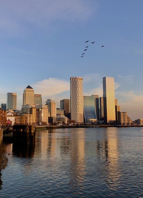 Scarica gratis l'immagine gratuita degli edifici del fiume Canary Wharf da modificare con l'editor di immagini online gratuito GIMP