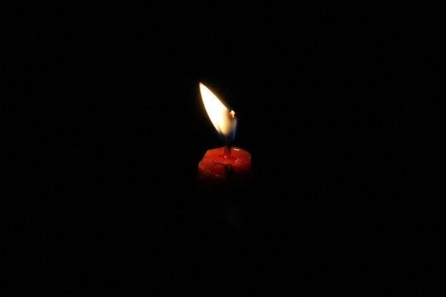 Скачать бесплатно Candles Burning Candle Flames - бесплатное фото или изображение для редактирования с помощью онлайн-редактора GIMP