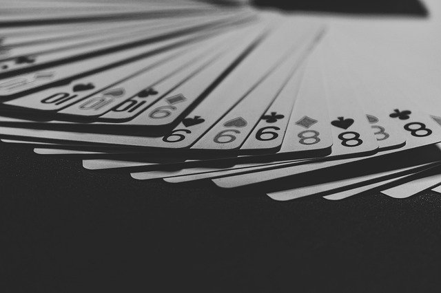 Kostenloser Download Kartendeck Kartenspiel Wette schwarz Kostenloses Bild, das mit dem kostenlosen Online-Bildeditor GIMP bearbeitet werden kann