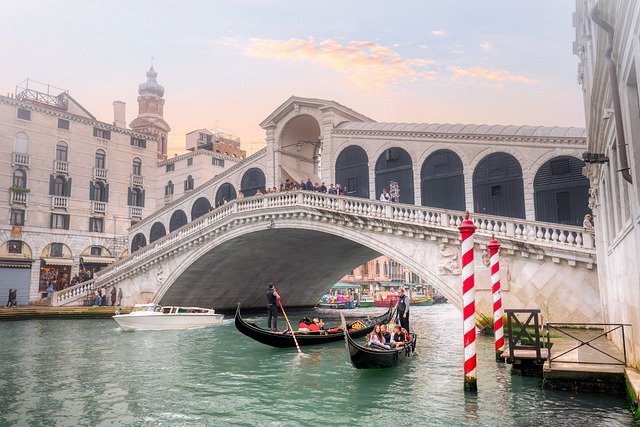 Free download channel gondola bridge water free picture to be edited with GIMP free online image editor