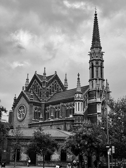 जीआईएमपी मुफ्त ऑनलाइन छवि संपादक के साथ संपादित करने के लिए मुफ्त डाउनलोड चर्च बिल्डिंग बार्सिलोना मुफ्त तस्वीर