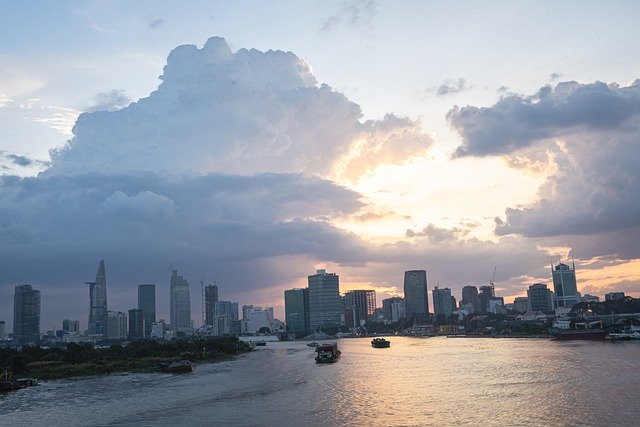 Baixe gratuitamente a imagem gratuita dos arranha-céus do pôr do sol do horizonte da cidade para ser editada com o editor de imagens on-line gratuito do GIMP
