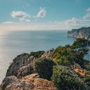 Cliff and sea  screen for extension Chrome web store in OffiDocs Chromium