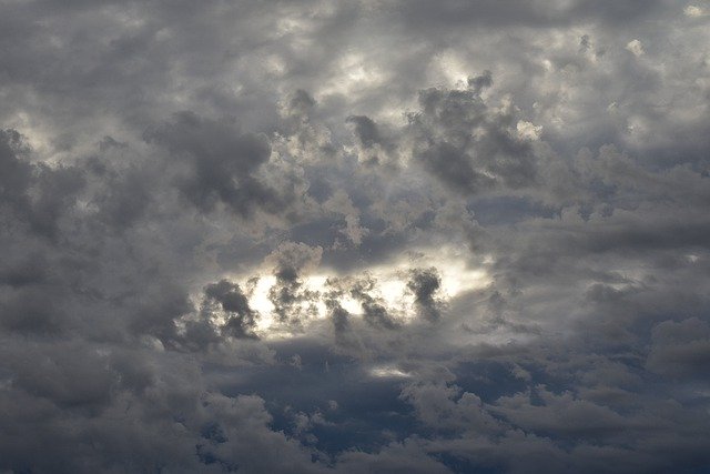 曇り空雲空光線GIMPで編集できる無料画像を無料でダウンロード無料のオンライン画像エディター