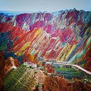 Layar Colorful Mountains untuk ekstensi toko web Chrome di OffiDocs Chromium