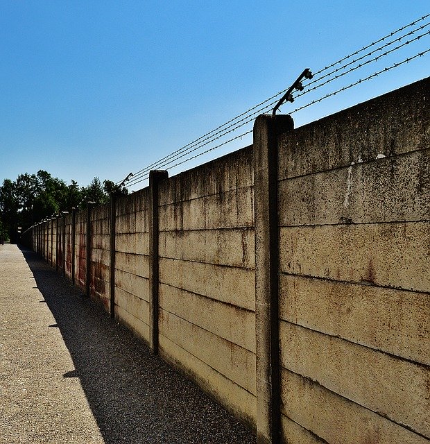Muat turun percuma gambar percuma dinding kem tahanan dachau untuk diedit dengan editor imej dalam talian percuma GIMP