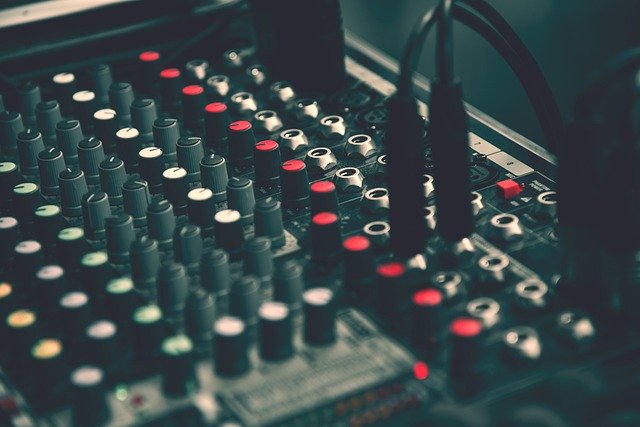 تنزيل مجاني لخلاط وحدة التحكم dj music صوت مجاني ليتم تحريره باستخدام محرر الصور المجاني عبر الإنترنت من GIMP