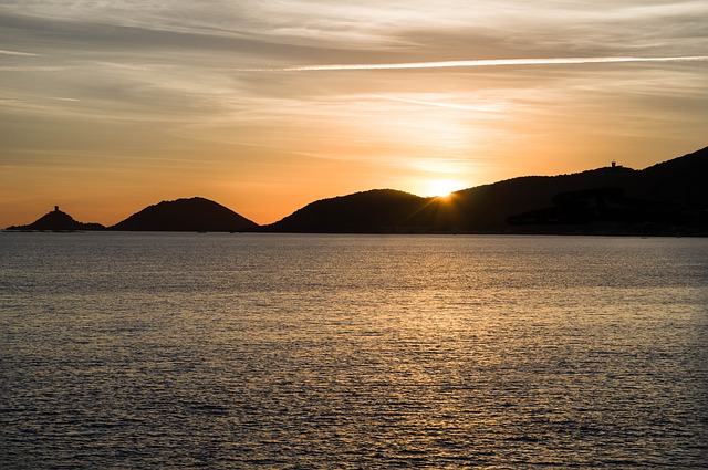 ดาวน์โหลดฟรี Corsica ajaccio Sunset เขาเป็นรูปภาพฟรีที่จะแก้ไขด้วย GIMP โปรแกรมแก้ไขรูปภาพออนไลน์ฟรี