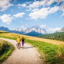 Couple going for a walk  screen for extension Chrome web store in OffiDocs Chromium
