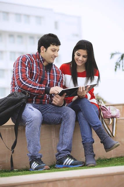 Free download couple students university college free picture to be edited with GIMP free online image editor