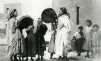 Téléchargement gratuit Danse Ahidous Des Juifs De Tinghir 1940 photo ou image gratuite à éditer avec l'éditeur d'images en ligne GIMP