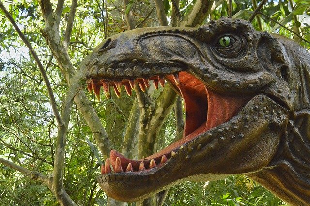 Download gratuito Statua di dinosauro Costa Rica - foto o immagine gratis da modificare con l'editor di immagini online di GIMP