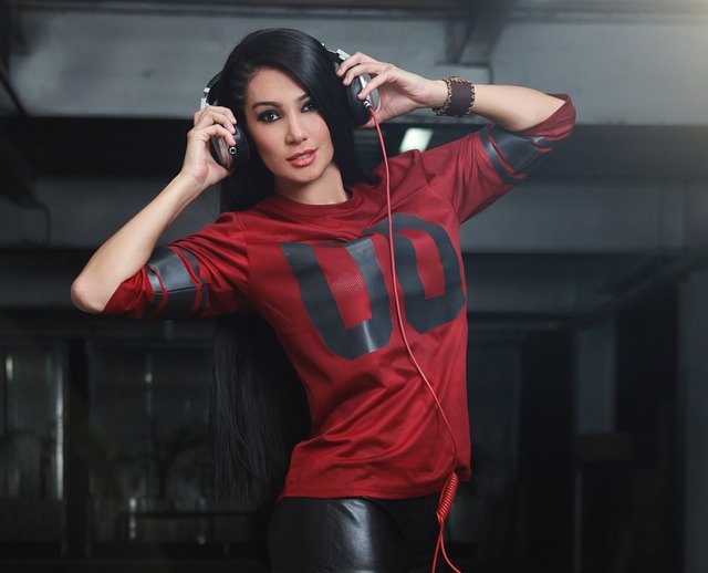 Unduh gratis headphone fashion dj wanita gambar gratis untuk diedit dengan editor gambar online gratis GIMP