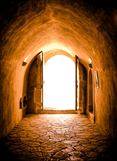 Bezpłatne pobieranie portalu brama drzwi tunel tunel praca darmowe zdjęcie do edycji za pomocą bezpłatnego edytora obrazów online GIMP