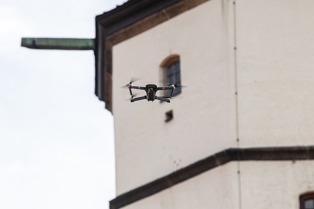 Download gratuito di drone quadcopter camera drone immagine gratuita da modificare con l'editor di immagini online gratuito GIMP