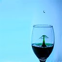 Goccia d'acqua in un bicchiere di vino. schermata per l'estensione Chrome web store in OffiDocs Chromium