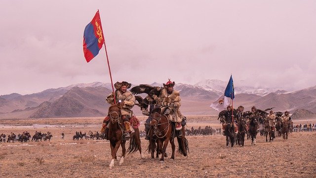 Téléchargement gratuit de l'image gratuite des nomades du festival des chasseurs d'aigle à modifier avec l'éditeur d'images en ligne gratuit GIMP