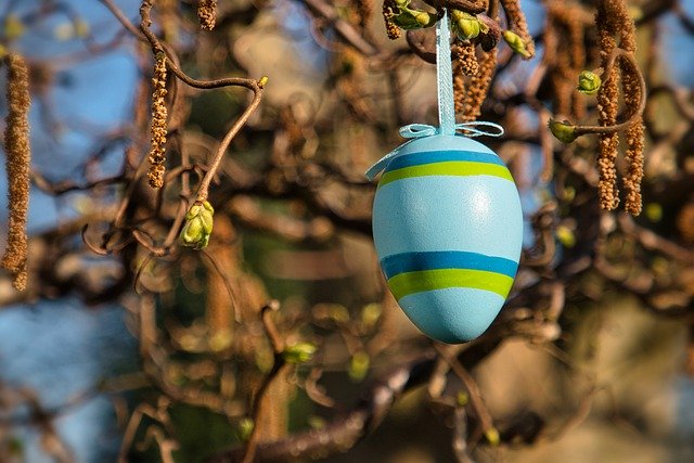 Free graphic easter egg decoration hanging to be edited by GIMP free image editor by OffiDocs