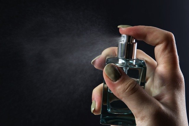 قم بتنزيل صورة مجانية eau de toilette perfume spray لتحريرها باستخدام محرر الصور المجاني عبر الإنترنت من GIMP