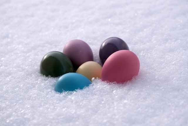 Free download eggs easter eggs multicoloured snow free picture to be edited with GIMP free online image editor