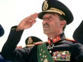 Scarica gratis foto o immagini gratuite del presidente egiziano Anwar Sadat da modificare con l'editor di immagini online GIMP