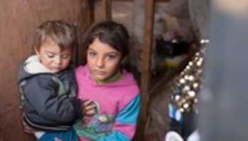 Безкоштовно завантажте екстрену допомогу-середній-схід-сирія-біженці-криза-сім'я безкоштовне фото або зображення для редагування за допомогою онлайн-редактора зображень GIMP