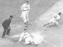 Muat turun percuma Enos Slaughter Home Run Game St Louis 1946 foto atau gambar percuma untuk diedit dengan editor imej dalam talian GIMP
