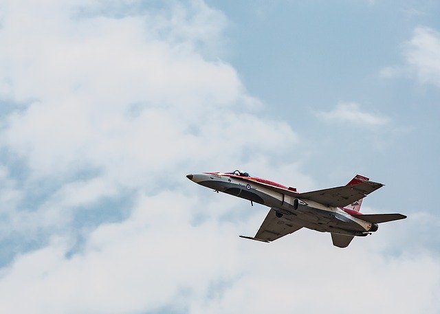 ดาวน์โหลดฟรี f18 cf18 air show canada air force ฟรีรูปภาพที่จะแก้ไขด้วย GIMP โปรแกรมแก้ไขรูปภาพออนไลน์ฟรี