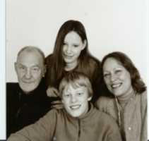 Free download Familiefoto Andre Hanneke Hunter En Eva Feb 2004 BAARN free photo or picture to be edited with GIMP online image editor