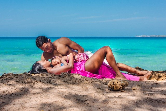 Free download family mother baby father beach free picture to be edited with GIMP free online image editor