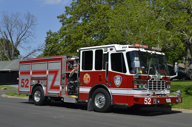 Free download fire fire truck fire engine fireman free picture to be edited with GIMP free online image editor