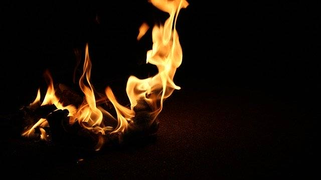 Download gratuito Fire Hot Flame - foto o immagine gratuita da modificare con l'editor di immagini online di GIMP