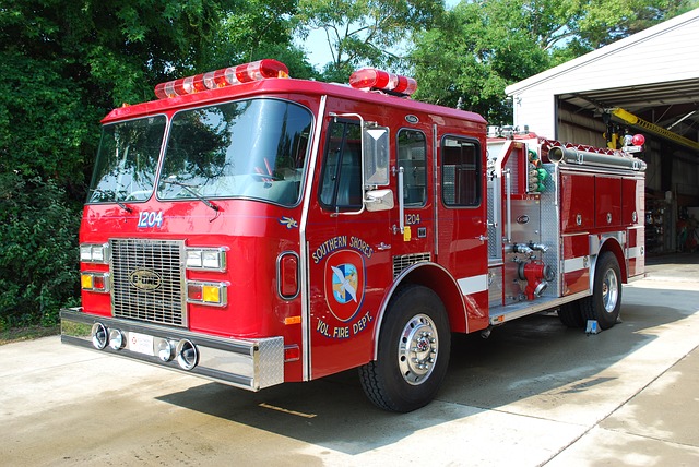 تنزيل مجاني لسيارة إطفاء الحريق صورة مجانية للطوارئ لتحريرها باستخدام محرر الصور المجاني على الإنترنت من GIMP