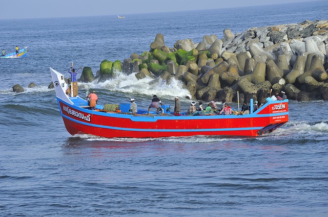 Free download fishing boat perumathura beach free picture to be edited with GIMP free online image editor