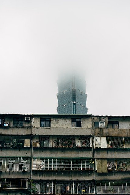 Baixe gratuitamente a imagem gratuita do arranha-céu de nevoeiro da indústria de taipei para ser editada com o editor de imagens on-line gratuito do GIMP