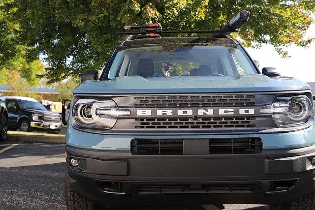 Free download ford bronco car parking lot front free picture to be edited with GIMP free online image editor