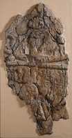Téléchargement gratuit Fragment of Stela représentant un personnage étiqueté excellent esprit de Re face à Ramsès Ier et Ahmose-Nefertari sous la barque de Re photo ou image gratuite à éditer avec l'éditeur d'images en ligne GIMP