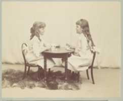 Scarica gratuitamente Frances ed Ethel de Forest, figlie di Robert de Forest, foto o foto gratuite da modificare con l'editor di immagini online GIMP