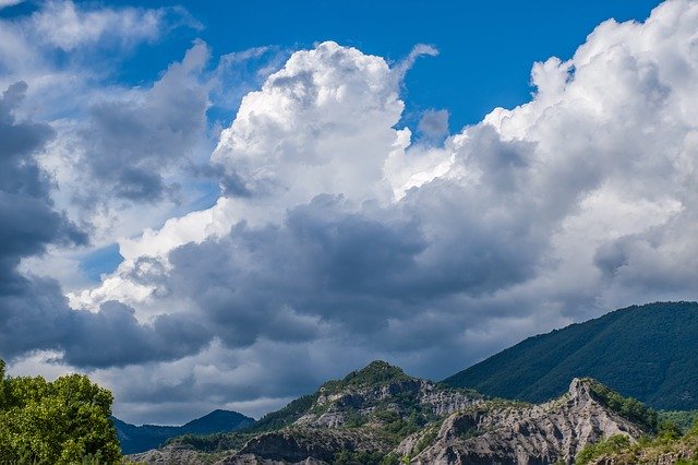 Бесплатно скачать французские альпы в нижнем бассейне горы бесплатное изображение для редактирования с помощью бесплатного онлайн-редактора изображений GIMP