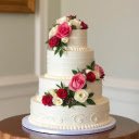 Fresh roses on cake  screen for extension Chrome web store in OffiDocs Chromium
