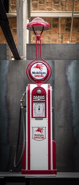 تنزيل صورة مجانية لمضخة الوقود بنزين للتزود بالوقود مجانًا ليتم تحريرها باستخدام محرر الصور المجاني عبر الإنترنت من GIMP