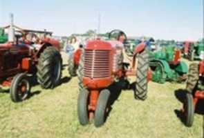 ดาวน์โหลดฟรี Fuller F6 1938 Graham Bradley tractor ฟรีรูปภาพหรือรูปภาพที่จะแก้ไขด้วยโปรแกรมแก้ไขรูปภาพออนไลน์ GIMP