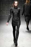 Unduh gratis Gareth Pugh A/W 11 foto atau gambar gratis untuk diedit dengan editor gambar online GIMP