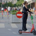 Girl and electric car  screen for extension Chrome web store in OffiDocs Chromium